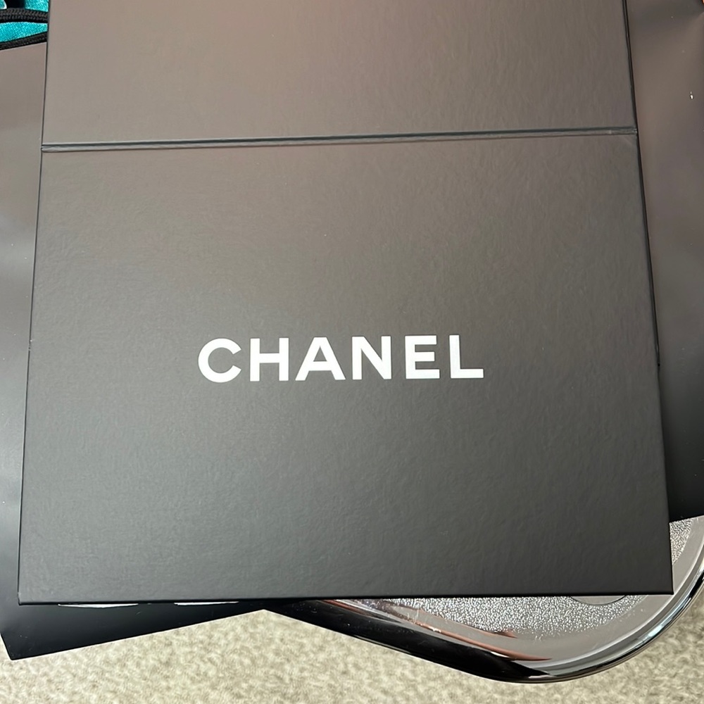 Chanel magnetic box for bag!